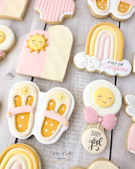 A little ray of sunshine☀️☀️☀️ . . . . . . . #mycookiespace #lacookies #labaker #lasweets #ladesserts #latreats #lapartyfavor #losangelescookies #losangelescustomcookies #customcookieslosangeles #losangelespartyfavors #partyfavorslosangeles #decoratedcookieslosangeles #sugarcookieslosangeles #fyp #foryoupage #fypシ #fypage #foryourpage❤️ #fypage✨ #lacookier #lacookielady #losangelescookier #alittlerainofsunshine #rayofsunshine #rayofsunshine☀️ #rayofsunshinebabyshower #sunshinebabyshower #baby... Lemon Baby Shower Cookies, Sunshine Cookies Royal Icing, Baby Shower Royal Icing Cookies, Groovy Baby Shower Cookies, Sunshine Baby Girl Shower Cookies, Baby Shower Yellow, Sunshine Baby Showers, Baby Shower Cookies, Icing Cookies