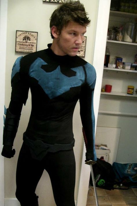 Night Wing Cosplay, Nightwing Costume, Wing Cosplay, Nightwing Costumes, Nightwing Cosplay, Night Wing, Marvel Zombies, Diy Costume, Wings Costume