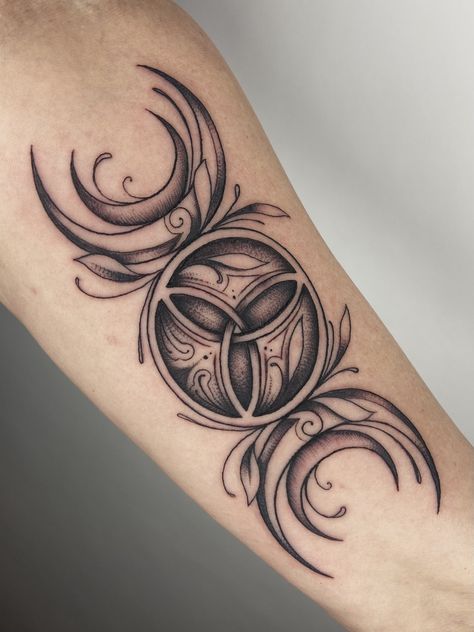 Pagan Tattoo Ideas, Triple Goddess Tattoo, Pentacle Tattoo, Pagan Tattoo, Wiccan Tattoos, Zelda Tattoo, Knot Tattoo, Pagan Gods, Goddess Tattoo