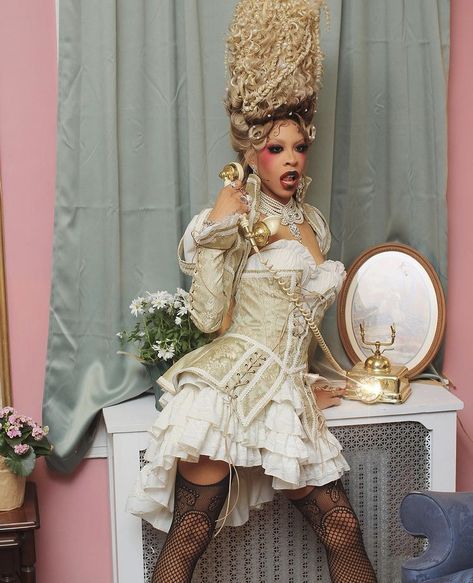 Black Marie Antoinette, Marie Antoinette Makeup, Marie Antoinette Costume, Rococo Fashion, Female Rappers, Marie Antoinette, New Classic, Rococo, Versailles