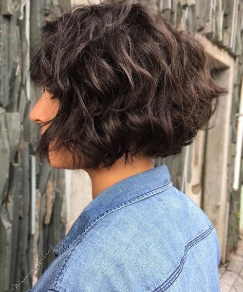 50 Haircuts for Thick Wavy Hair to Shape and Alleviate Your Beautiful Mane Thick Bob Haircut, Thick Wavy Haircuts, Hairstyles For Thick Wavy Hair, Thick Frizzy Hair, White Blonde Highlights, Large Curls, Brunette Bob, Choppy Bob Haircuts, Thick Wavy Hair