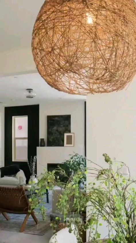 Diy Boho Lighting, Boho Hanging Lights Bedroom, Diy Boho Chandelier Ideas, Diy Basket Lamp Shade, Diy Rattan Lamp, Lampshade Design Ideas, Hanging Lights Diy, Diy Hanging Lamp, Diy Light Fixture