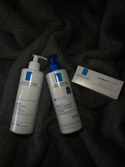 La Roche Posay Lotion, La Roche Posay Aesthetic, La Roche Posay Skincare, Body Care Aesthetic, Lipikar Baume Ap, Laroche Posay, Dry Skin Body, Extra Dry Skin, Hygiene Products