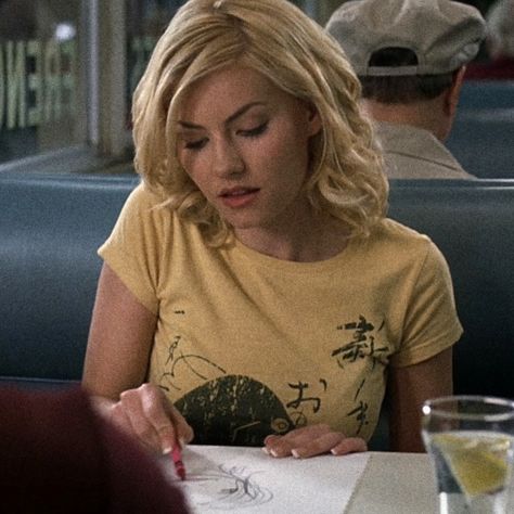 The Girl Next Door Outfits, Girl Next Door Movie, Ethan Euphoria, The Girl Next Door 2004, 90s Bollywood Fashion, Female Clothes Outfits, Elisha Cuthbert, The Girl Next Door, Movies Outfit