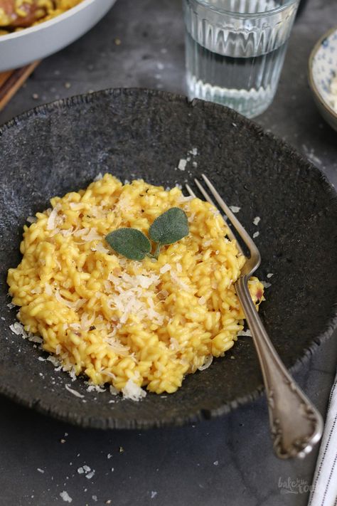 Famous Italian Dishes, Risotto Milanese, Risotto Alla Milanese, Delicious Rice, Risotto Rice, Creamy Rice, Rice Dish, Dry White Wine, Italian Dishes