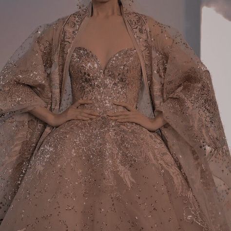 Quinceanera Rose Gold Theme, Gold Dress Aesthetic, Rose Gold Theme, Royal Core, Rose Gold Dress, Pretty Quinceanera Dresses, Queen Aesthetic, Queen Outfit, Classy Aesthetic