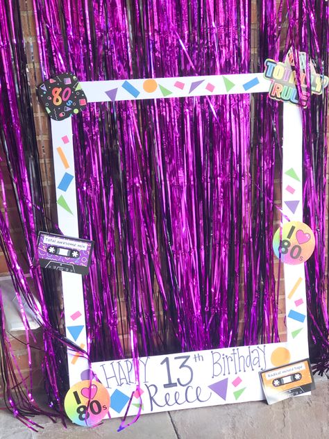 Y2k Photo Booth Ideas, Poloroid Frame Diy Photo Booth, Diy Photo Booth Frame Birthdays, Y2k Booth Design, Easy Photo Booth Ideas, Photo Booth Ideas For School, Diy Photo Frames For Parties, Party Photo Frame Diy, Polaroid Frame Photo Booth