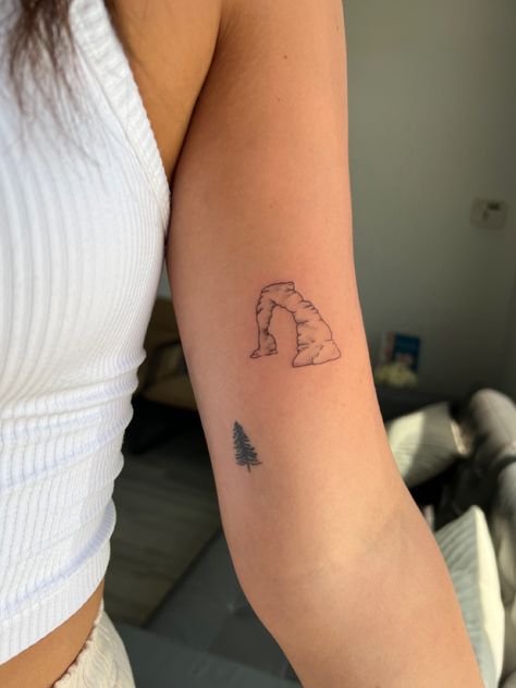 Small Utah Tattoo, Cute Small Nature Tattoos, Utah Arches Tattoo, Olympic National Park Tattoo, Arch Tattoo Design, Jackson Hole Tattoo, Rocky Mountain National Park Tattoo, Arches Tattoo Utah, Utah Stamp Tattoo