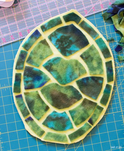 Sea Turtle Costume, Baby Turtle Costume, Diy Sea Turtle, Sea Creature Costume, Finding Nemo Costume, Diy Baby Halloween Costumes, Creature Costume, Nemo Costume, Turtle Costume