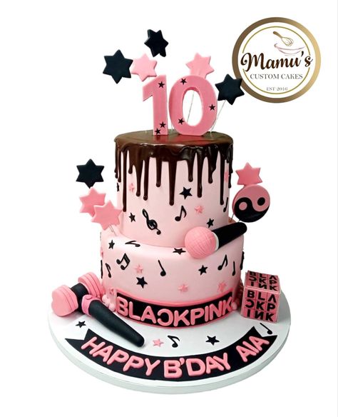 Black Pink Cake Design, Blackpink Cake Ideas, Blackpink Birthday Party Ideas, Black Pink Birthday Cake, Blackpink Pasta, Blackpink Cake, Goth Cake, Blackpink Birthday, Goth Cakes