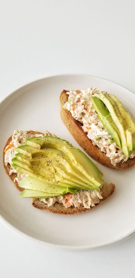 Open-Faced Tuna Sandwich Easy Open Faced Sandwich, Open Faced Tuna Sandwich, Open Face Tuna Sandwich, Healthy Open Sandwich, Sourdough Open Sandwich Ideas, Cold Open Faced Sandwich, Cold Breakfast Sandwich, Open Sandwich Recipes, Open Face Sandwiches Recipes