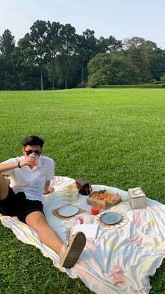 Taman Date, Outfit Taman, Piknik Outfit, Outfit Piknik, Piknik Aesthetic, Picnic Date Outfit, Picnic Date Outfits, Picnic Outfit Summer, Outdoor Dates