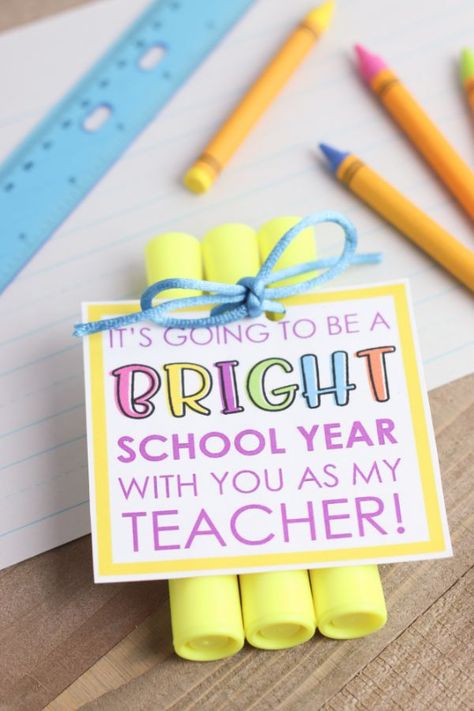 A Highlighter Teacher Gift is easy to make with this free printable gift tag. Attach the tag to some highlighters and you have a great teacher gift. #teachergift #printables #printablegifttags Staff Room, Free Printable Gifts, Free Printable Gift Tags, My Teacher, Great Teacher Gifts, Gift Tags Printable, Printable Gift, Gift Tag, Teacher Gift