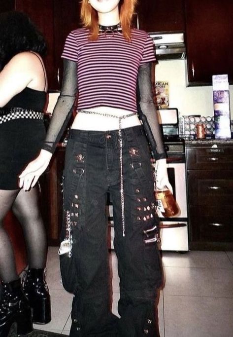 2000s Rockstar Outfits, Punk Vest Outfit, Early 2000s Alternative Fashion, Early 2000s Punk Fashion, Punk Y2k Outfits, 200s Emo, Mall Goth Clothes, Mall Goth Hair, Mall Goth 90s