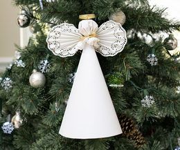 How to Make a Paper Angel for a Christmas Tree Top Diy Tree Topper, Christmas Tree Top, Christmas Tree Angel, Tree Angel, Paper Angel, Inexpensive Christmas, Angel Christmas Tree Topper, Christmas Tree Tops, Crafty Christmas