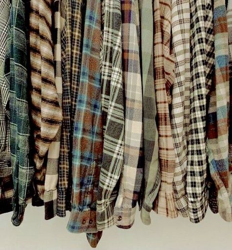 Flannels Aestethic, Dark Flannel Outfits, Flannel Shirt Aesthetic, Cryptid Aesthetic Outfit, Vintage Flannel Outfits, Flannel Photography, Brown Flannel Outfit, Neutral Flannel, Flannel Aesthetic