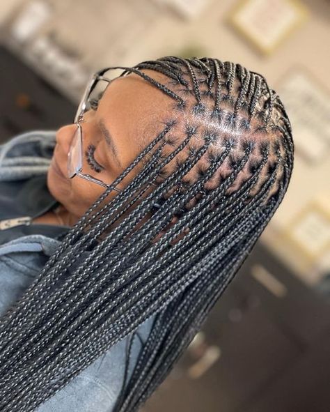 Xs Box Braids, Hairstyle With Box Braids, Extra Small Box Braids, Mini Box Braids, Xs Knotless Braids, Cornrows Design, Range Accessories, Bhaddie Hairstyle, Boxer Braids Hairstyles