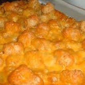 Tater Tot Casserole Vegetarian, Cheesy Tater Tot Casserole, Casserole Vegetarian, Cheesy Tater Tots, Tater Tot Casserole Recipe, Tater Tot Recipes, Tater Tot Casserole Recipes, No Meat, Tot Casserole