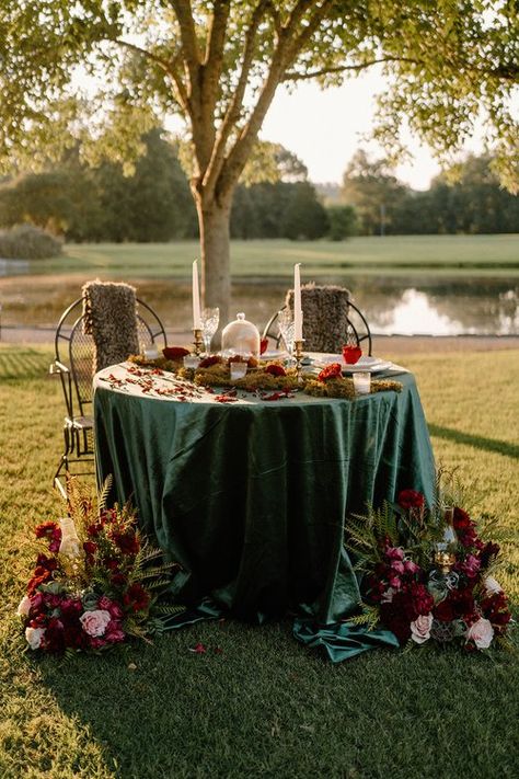 Pink Red Green Wedding, Forest Green And Red Wedding, Red Sweetheart Table, Round Table With Runner, Green Red Wedding, Burgundy And Green Wedding, Red Spray Rose, Red Green Wedding, O Hara Rose