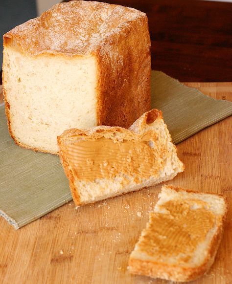 Bread Machine English Muffin Bread, Zojirushi Bread Machine, English Muffin Bread Recipe, Bread Making Machine, Easy Bread Machine Recipes, English Muffin Bread, Bread Maker Recipes, Cooking Bread, Muffin Bread