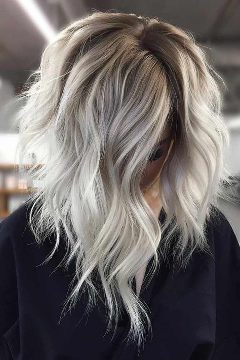 Silver Wavy Stacked Lob #bobhaircut #stackedbob #haircuts Highlights Silver, Platinum Hair Color, Silver Blonde Hair, Gorgeous Gray Hair, Silver Hair Color, Silver Blonde, Ombré Hair, Trendy Hair Color, Brown Blonde Hair