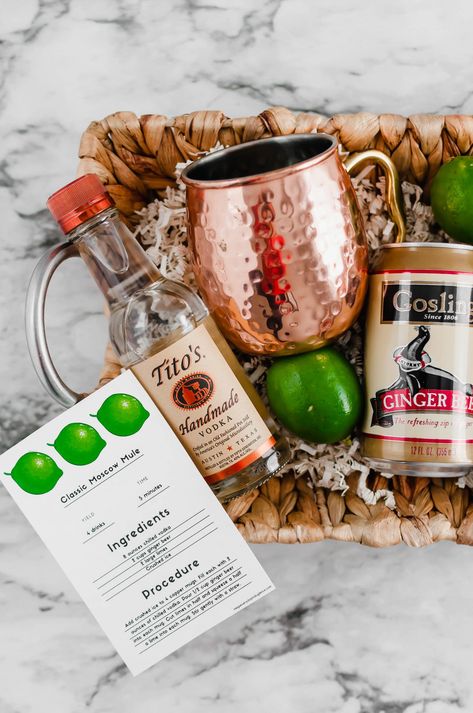 Combine two holiday favorites, drinks and gift giving, with this DIY Moscow Mule Kit. A fun gift for friends, family and neighbors. Diy Moscow Mule, Moscow Mule Recipe Card, Moscow Mule Kit, Moscow Mule Gift Basket, Holiday Mule, Moscow Mule Gift, Cocktail Kit Gift, Holiday Mules, Drink Basket