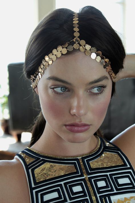 Margot Robbie Margot Robbie Photoshoot, Margot Robbie Harley, Make Up Inspiration, Head Piece, 인물 사진, Margot Robbie, Beauty And Fashion, Beauty Women, Hair Hair