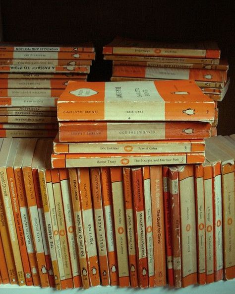 Vintage Penguin Books Lion Sunset, Orange Books, Penguin Books Covers, Marguerite Duras, Vintage Penguin, Penguin Book, Best Book Covers, Penguin Classics, Meredith Grey