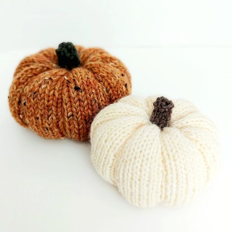 How to Knit Stuffed Pumpkins - Handknit Hugs Patterns Knot Pumpkin Pattern, Knitted Pumpkins Free Pattern Easy, Diy Knit Pumpkins, Free Knitted Pumpkin Pattern, Knit A Pumpkin, Pumpkin Knitting Pattern Free, Diy Knitted Pumpkin, Knit Pumpkin Pattern Free, Knitted Pumpkins Free Pattern