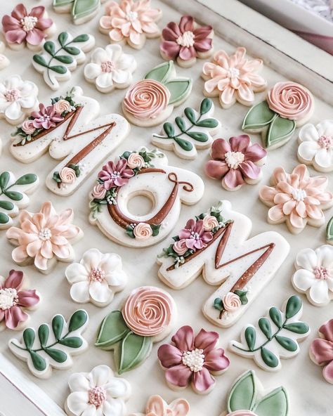 Mother’s Day Cookies Decorated, Mother Day Cookies, Mother’s Day Sugar Cookies, Mothers Day Sugar Cookies, Mother’s Day Cookies, Mother Cake, Royal Cookies, Mothers Day Desserts, Flower Sugar Cookies