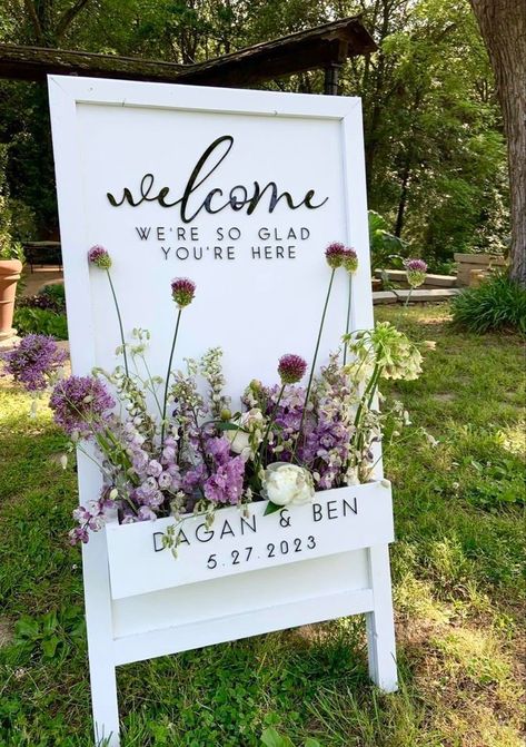 Wedding Welcome Board, Wedding Planning Decor, Event Sign, Event Floral Design, Outdoor Wedding Decorations, Garden Art Diy, Art Garden, Wedding Stage, Wedding Welcome Signs