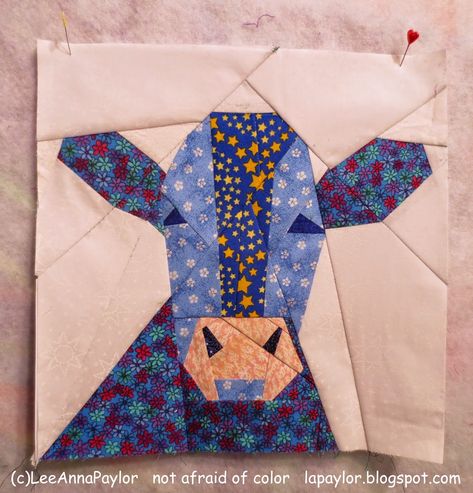 Cow Paper Piecing Pattern, Cow Art Project, Cow Quilts Ideas, Cow Quilt Pattern Free, Cow Quilt Pattern, Cow Quilts, Foundation Quilting, Cow Quilt, Farm Animal Quilt