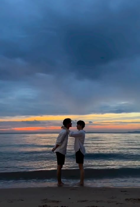 Big Dragon, Beach Date, Gay Aesthetic, Boy Best Friend, Ulzzang Couple, Aesthetic Boy, Couple Beach, Me And Who, Thai Drama