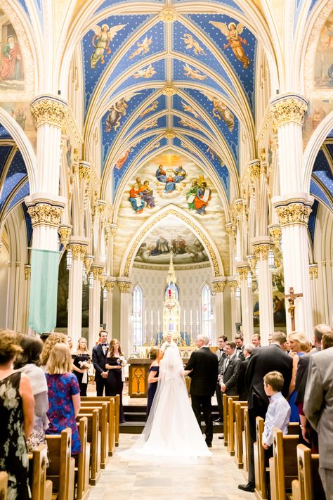 Notre Dame Wedding, Basilica Wedding, Living Room Design Blue, Fairytale Wedding Favors, Fairytale Wedding Theme, Notre Dame Basilica, Incredible Architecture, Dream Marriage, Montreal Wedding