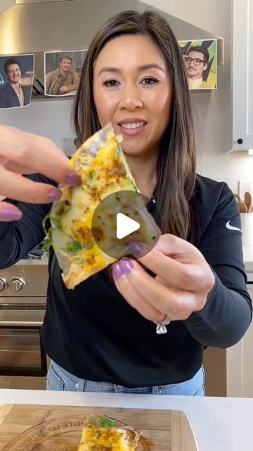 My Nguyen on Instagram: "I made a Vietnamese Breakfast Pizza with rice paper, chili oil, egg, spinach, onions and cheese. #vietnamesefood #vietnamesepizza #vietnamesestreetfood" Vietnamese Breakfast, My Healthy Dish, Egg Pizza Breakfast, Egg Spinach, Asian Breakfast, Vietnamese Street Food, Breakfast Wraps, Healthy Pizza, Breakfast Pizza