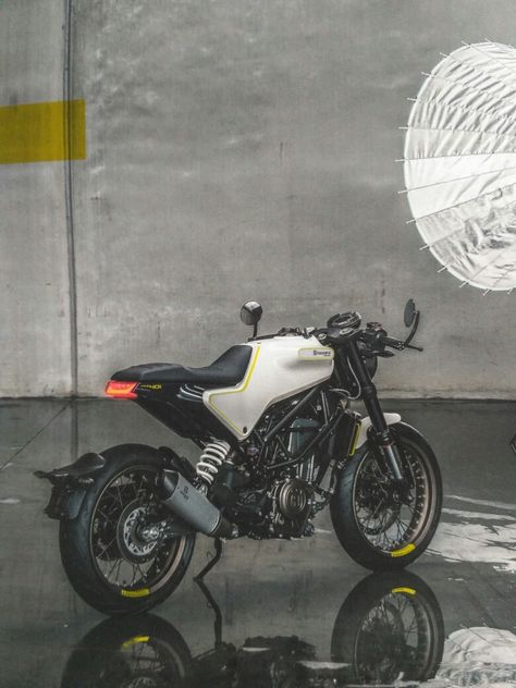 Husqvarna Vitpilen 250 Wallpaper, Vitpilen 250, Vitpilen 401, Cafe Moto, Duke Bike, Custom Bikes Cafe Racers, Cafe Racer Moto, Bike Photoshoot, Custom Street Bikes