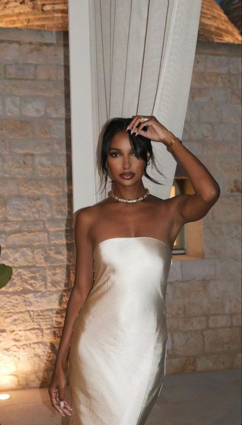 Jasmine Tookes Style, Jasmin Tookes, Elsa Hosk Style, Women Silk Dress, Gala Outfit, Outfit Upgrade, Jasmine Tookes, Effortlessly Chic Outfits, Black Femininity