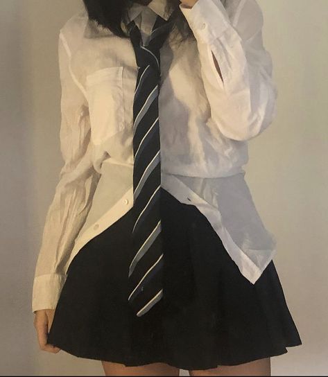 Polo Long Sleeves Outfit Casual, Polo And Skirt Outfits, Long Sleeves Outfit Casual, Black Skirt Outfit, Tie Outfit, Black Skirt Outfits, Polo Outfit, White Collared Shirt, Long Sleeve Outfits