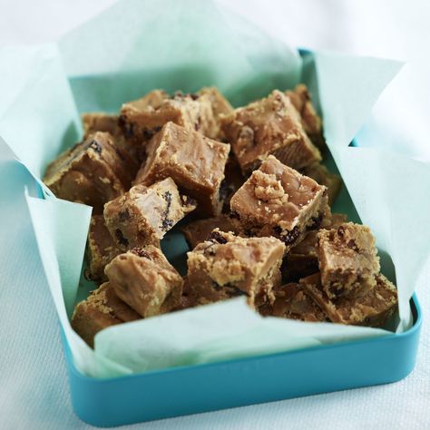 Rum and Raisin Fudge  - Ready in 25 minutes this sweet treat is perfect for a picnic or elevenses. There are 40 pieces in total but don't forget to share. #fudge #raisin #sweets Rum And Raisin, Picnic Recipes, Rum Raisin, Homemade Sweets, Homemade Fudge, Chocolate Sweets, Picnic Food, Starters Recipes, Christmas Cooking