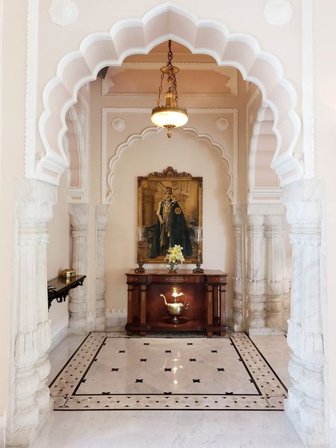 inside taj rambagh palace Wedding House Decorations Indian, Wedding House Decorations, Rambagh Palace, Indian Palace, Indian Interior Design, White Marble Bathrooms, India Architecture, Wedding House, Palace Interior