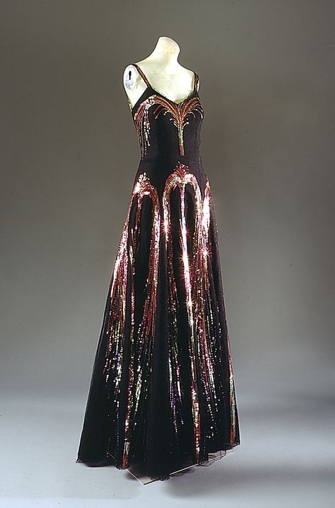 Evening Ensemble, House of Chanel, Designer Coco Chanel, F/W 1938-39, French… House Of Chanel, 1930 Fashion, Elsa Schiaparelli, 30s Fashion, Vintage Gowns, 1930s Fashion, Vintage Couture, 1940s Fashion, Moda Vintage