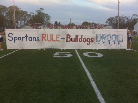 Vs Bulldogs! Beat The Bulldogs Football Signs, Football Spirit Signs, Hoco Boards, Football Game Signs, Cheer Banners, Cheerleading Signs, Club Signs, Football Banners, Game Signs