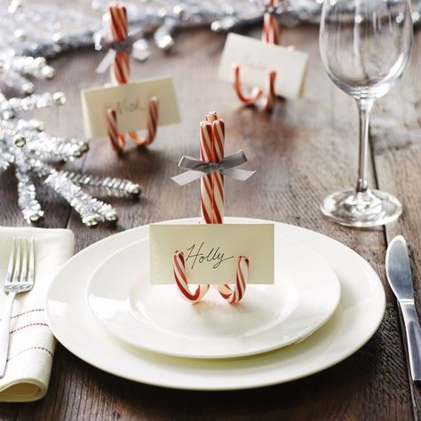 Christmas Lunch Table Setting, Christmas Lunch, Diy Christmas Decorations Easy, Navidad Diy, Easy Christmas Diy, Christmas Table Settings, Candy Canes, Christmas Deco, Christmas Inspiration