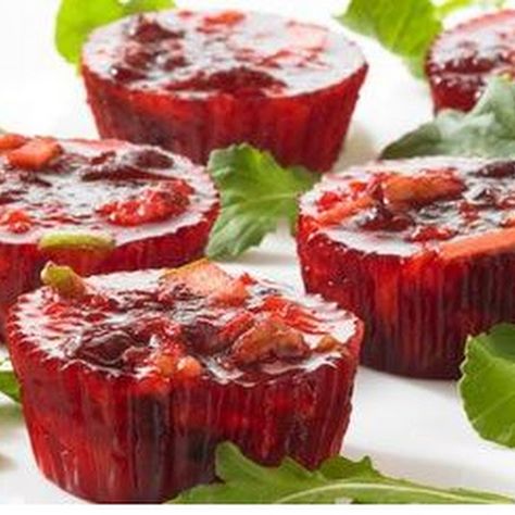 CRANBERRY PINEAPPLE MINIS Cranberry Jello, Dessert Mousse, Cranberry Salad, Christmas Friends, Jello Salad, Jello Recipes, Cranberry Recipes, Kraft Recipes, Monkey Bread