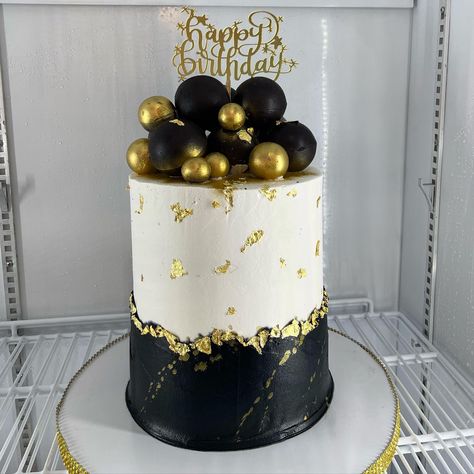 Tall classy cakes for ladies Classy Cakes Birthday Men, Tall Birthday Cake For Men, Black And Gold Cakes For Ladies, Tall Cake For Men, Classy 30th Birthday Cake, Tall Cake Ideas, Classy Birthday Cakes For Ladies, Elegant Birthday Cakes For Ladies, Cake Designs Black And Gold