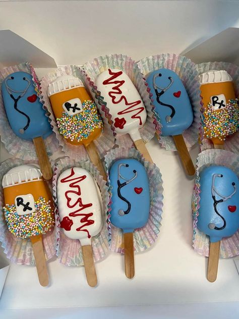 Nurse Theme Party, Graduation Deserts, Dessert On A Stick, Taylor Graduation, Cake Sickles, Nursing School Grad Party, Medical Party, Covered Chocolate, Cake Popsicles