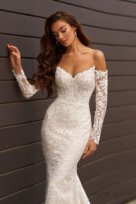 You've come to the proper place if you're getting married and you adore the thought of looking really sophisticated and slightly dreamy on your special day! These gorgeous mermaid wedding gowns are the ones we've chosen. These gowns are unique since they're made to make you appear elegant, flirtatious, and attractive. We don't Own The Rights To This Photo, Please Dm for Credit/Removal. Hourglass Wedding Dress, Wedding Manifestation, Queen Wedding Dress, Neon Prom Dresses, Tight Prom Dresses, Ombre Prom Dresses, Off Shoulder Wedding Dress, Buy Wedding Dress, Pretty Wedding Dresses