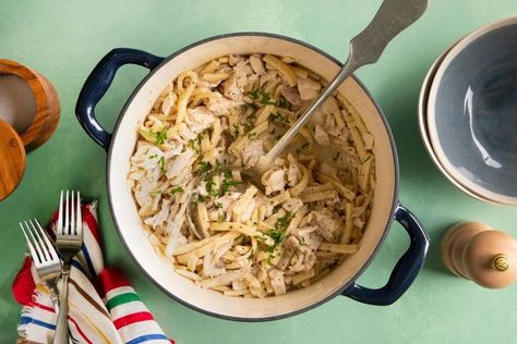 How to Make Amish Chicken and Noodles in a Dutch Oven Amish Chicken And Noodles Recipe, Amish Chicken And Noodles, Amish Noodles, Noodles And Chicken, Amish Chicken, Chicken And Noodles, Pasta With Chicken, Homemade Egg Noodles, Noodle Recipe