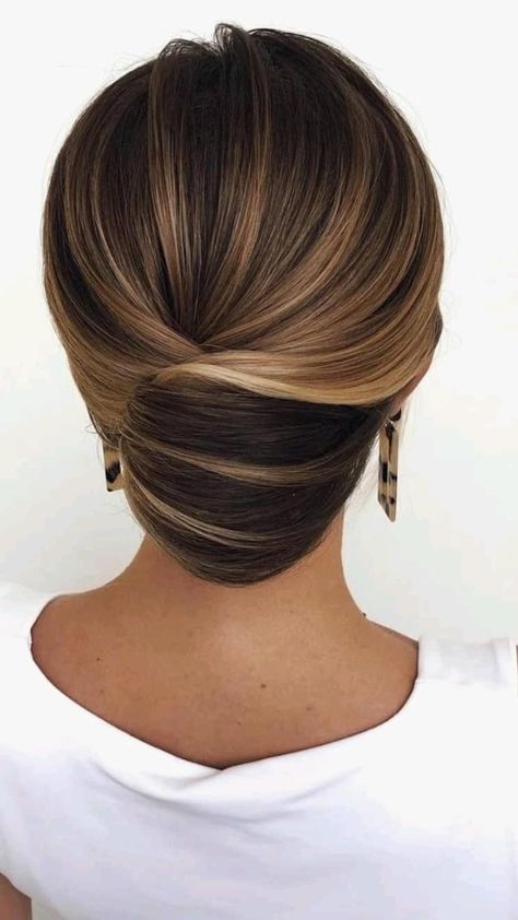 Sanggul Modern, Wedding Hair Up, Bridal Hair Updo, Peinados Recogidos, Best Wedding Hairstyles, Emo Hair, Wedding Hair Inspiration, Low Bun, Penteado Cabelo Curto