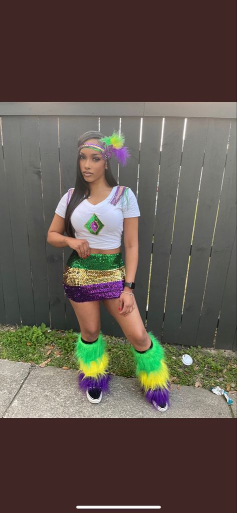 Madi Gras Outfit Ideas Party, Parade Outfit Ideas Black Women, Mardi Gras Outfits For Women Black, Cute Mardi Gras Outfit Ideas, Madi Gras Outfit Ideas Black Women, Mardi Gras Outfit Ideas, Mardi Gras Outfits Black Women, Mardi Gras Party Outfit College, Themed Costume Accessories For Mardi Gras Cosplay